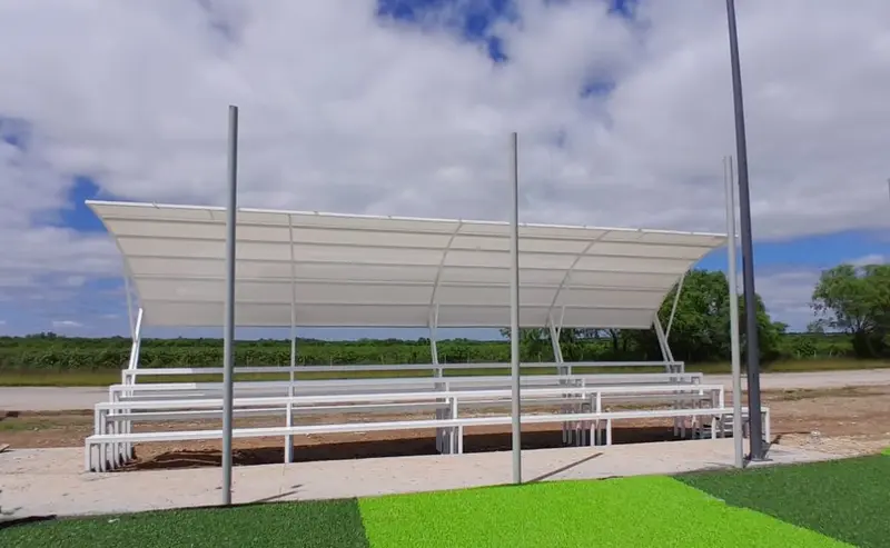 Grada 150 personas techo curvo lona