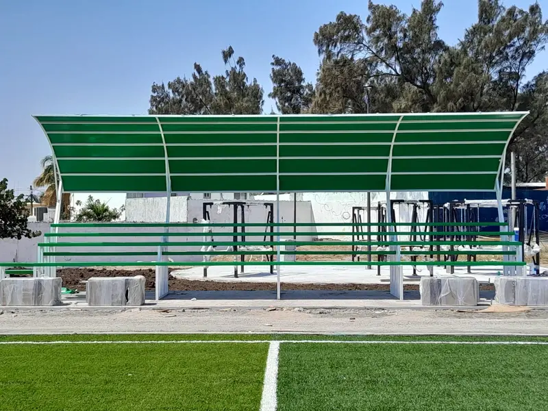 Grada 75 personas techo curvo lona